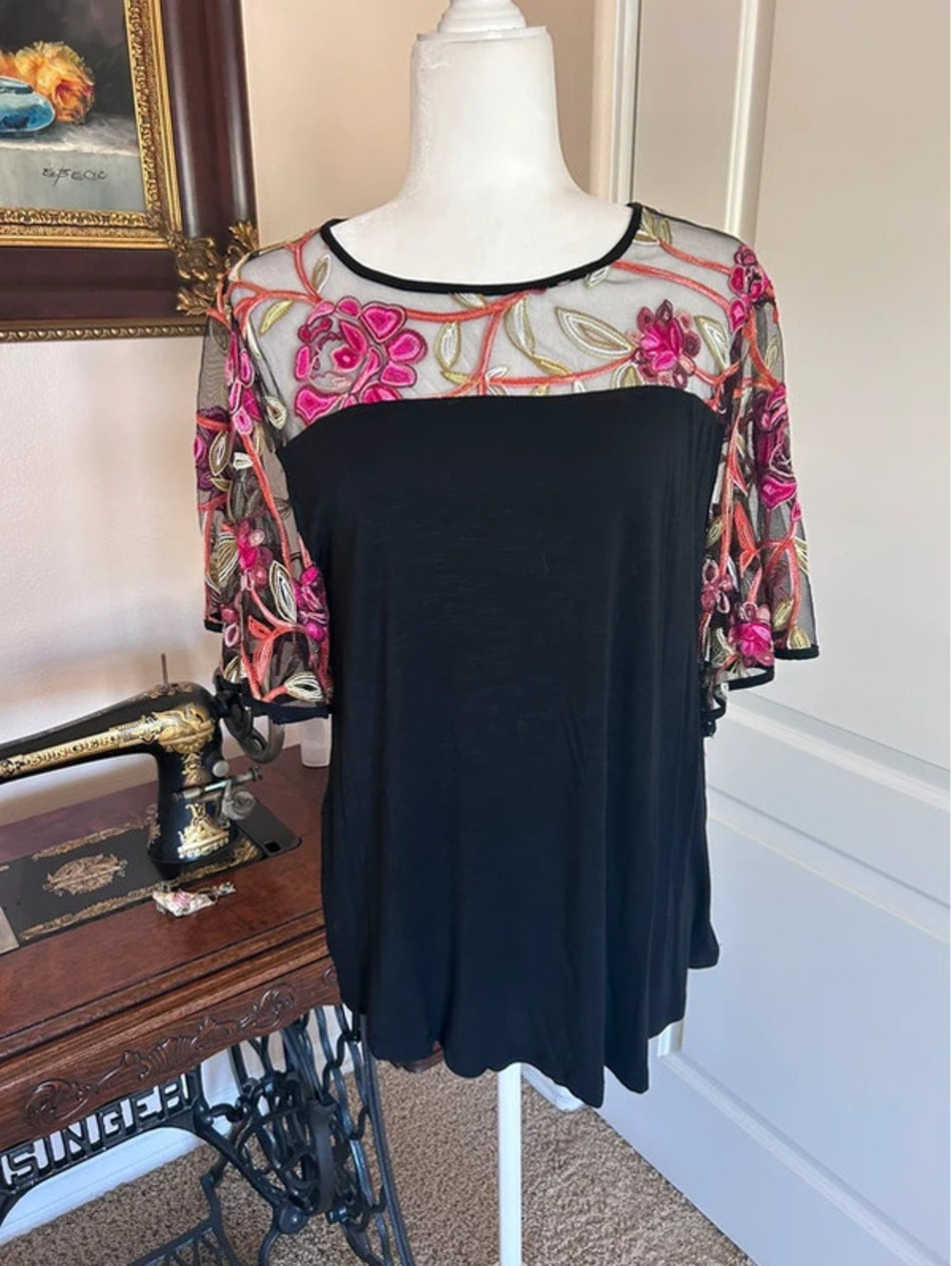 Suzanne Betro Floral Embroidered Top